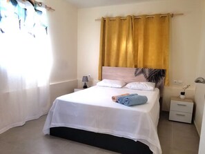Iron/ironing board, WiFi, bed sheets
