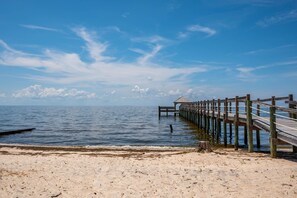 Beach towels - Award-Winner “The Carriage House”Gym+Pool Access (Powells Point)