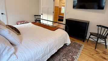 1 bedroom, desk, iron/ironing board, free WiFi