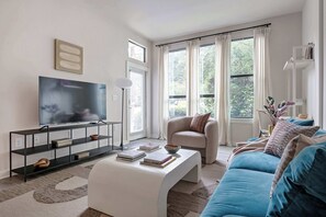 Téléviseur, bureau