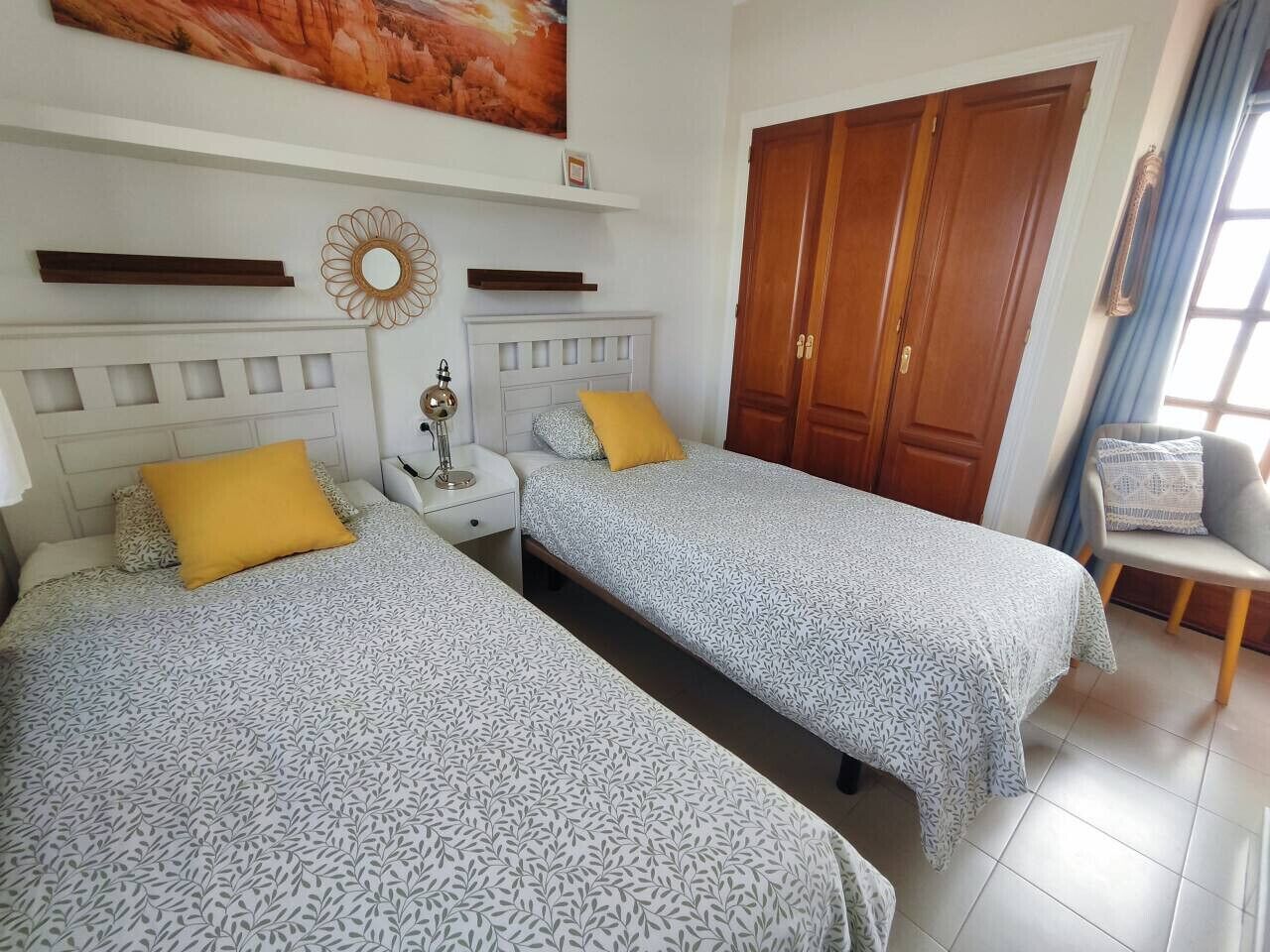 Iron/ironing board, WiFi, bed sheets