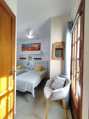 Iron/ironing board, WiFi, bed sheets - Villa Adel: Oasis de paz con piscina climatizada (Playa Blanca)