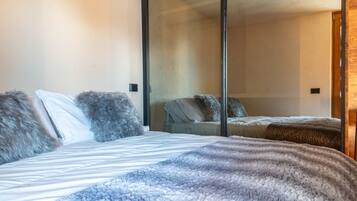 1 chambre, lit parapluie, Wi-Fi gratuit, draps fournis