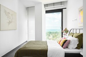 Iron/ironing board, WiFi, bed sheets - 3BR Elifelet Luxury Pool and Balcony (Tel Aviv-Yafo)