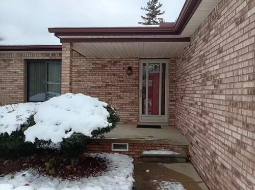 Tremendous 3-bedroom house with AC in welcoming Westland
