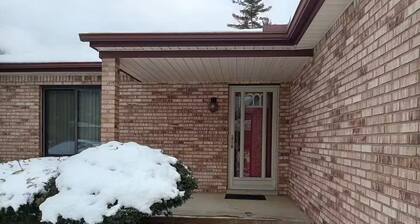 Tremendous 3-bedroom house with AC in welcoming Westland