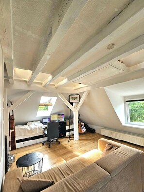 Interior - Sunny half-timbered apartment / Quiet and close to the center! (Berlin)