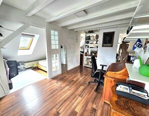 1 bedroom, WiFi, bed sheets - Sunny half-timbered apartment / Quiet and close to the center! (Berlin)