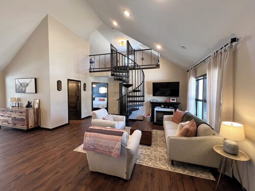 Brand New Breezy Point Cabin Retreat - Birdsong Bungalow