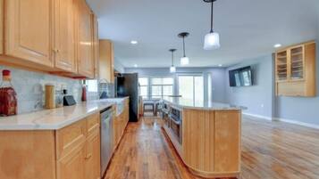 Microonde, forno, piano cottura, lavastoviglie