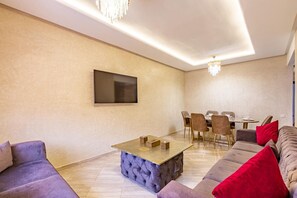 Smart TV - Luxury apartment in Marrakech city center, very secure and with a swimming pool (Marrakech)
