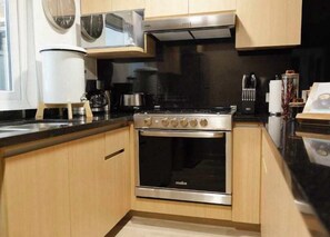 Fridge, microwave, oven, stovetop - HOM Elba Retreat | Trendy 2 BR  in Mexico City (Mexico City)