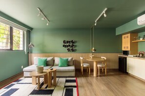 TV, offices - HOM Tonala - Bright 1 BR Apartment with Pool in Mexico City (Mexico City)