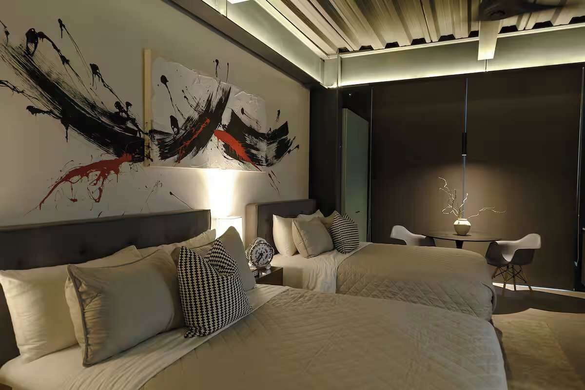 Desk, iron/ironing board, WiFi, bed sheets