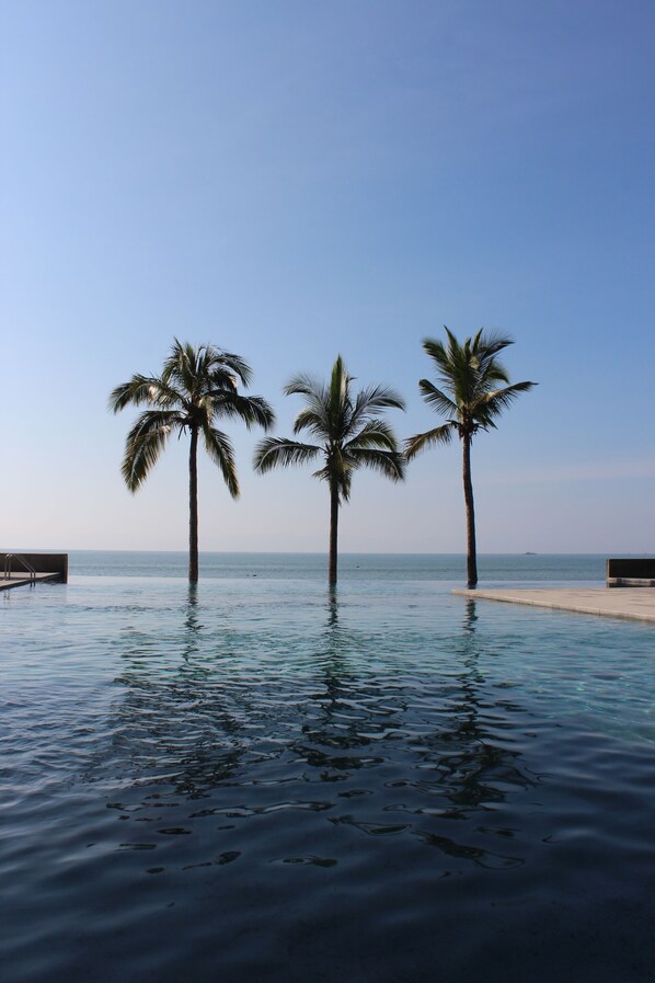 Outdoor pool, a heated pool - Beachfront Apartment in Arama Bay Bucerias: Luxury, Relax and Views (Bucerías)