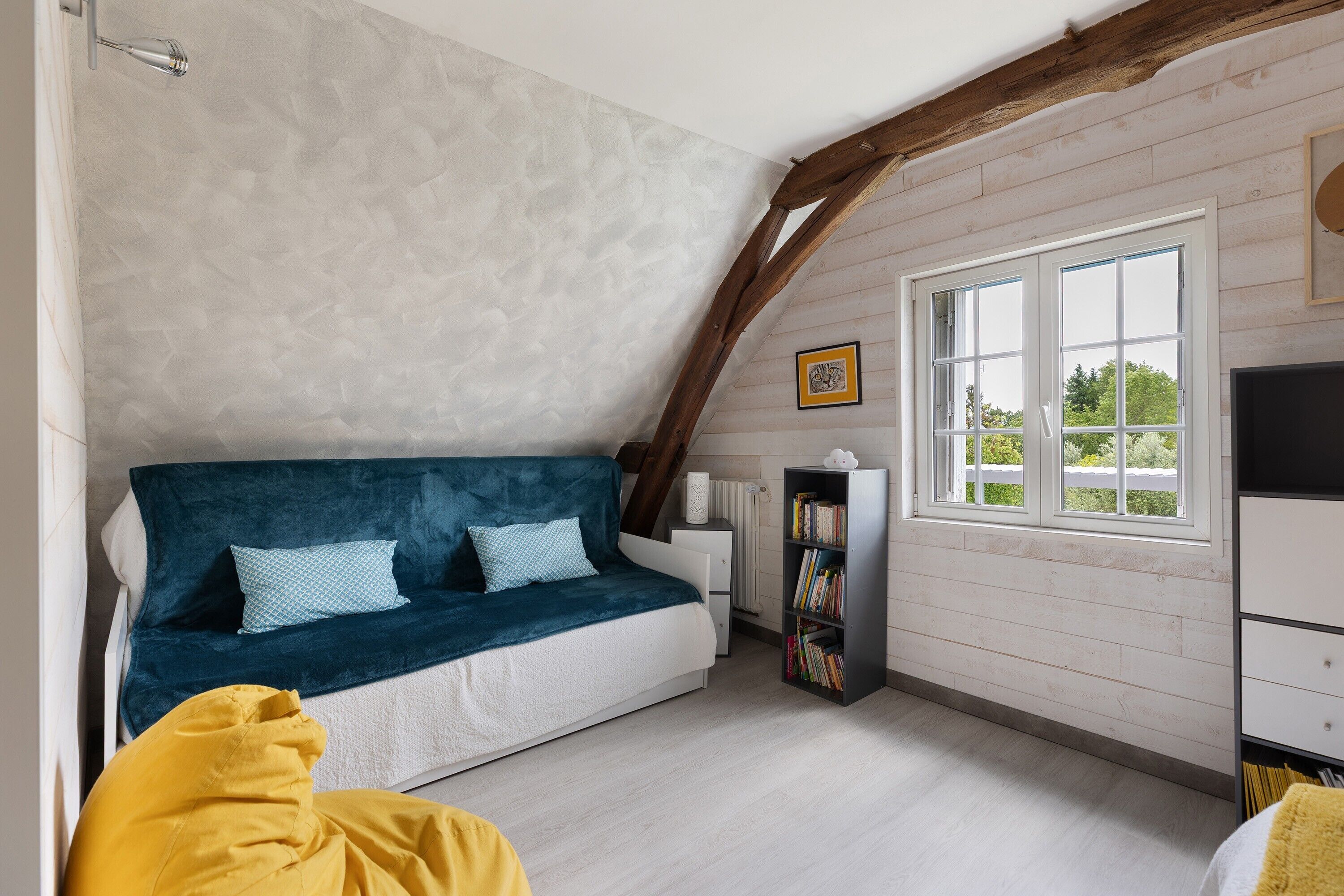 WiFi, bed sheets