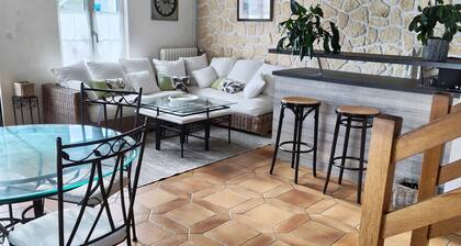 Chambre dâhĂŽtes « Le Jardin des Oiseaux » avec piscine, terrasse partagĂ©es et Wi-Fi