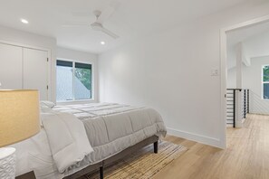 Iron/ironing board, WiFi, bed sheets - Modern 2BR Retreat — Near Domain & Q2 Stadium (Austin)