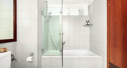 Mr. Neve Tsedek 2BR Sea-View