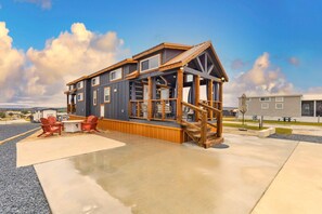 Exterior - Hill Country Glow | 2 BDR + Loft | 2 Full Baths (Fredericksburg)