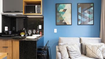 Departamento | Área de sala de estar | Smart TV de 32 pulgadas con canales por cable