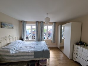 3 soverom, strykejern/-brett, wi-fi og sengetøy