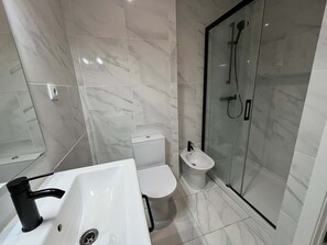 House - Family 2BR Ground Floor w AC Parking (Lisbon)