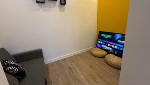 Unclassified image, 4 of 24, button - Family 2BR Ground Floor w AC Parking (Lisbon)