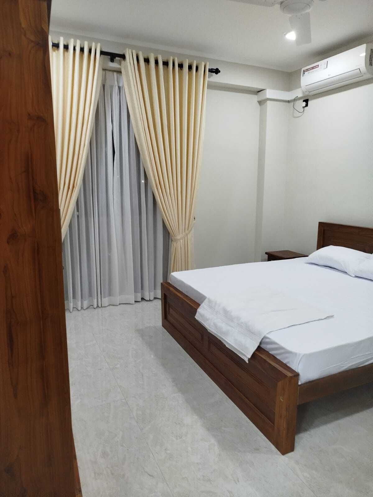 Iron/ironing board, internet, bed sheets