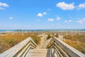 On the beach - Ocean View 1BR- Pool, Hot Tub- Monterey Bay 1037 (Myrtle Beach)