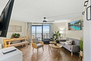 Smart TV - Ocean View 1BR- Pool, Hot Tub- Monterey Bay 1037 (Myrtle Beach)