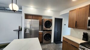 Private kitchen - The Row House- Modern, Stylish & Newly Updated! (Atlantic City)