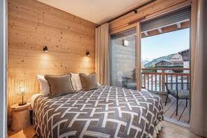 2 bedrooms, iron/ironing board, free WiFi, bed sheets - Kandahar – Warm Alpine Retreat in Les Gets (Les Gets)
