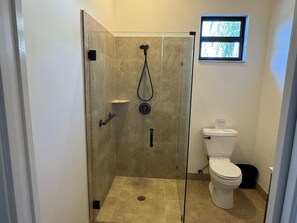 Towels, soap, toilet paper - Equestrian 1-bedroom apartment in Wellington approx. 2 mi to WEF (Wellington)