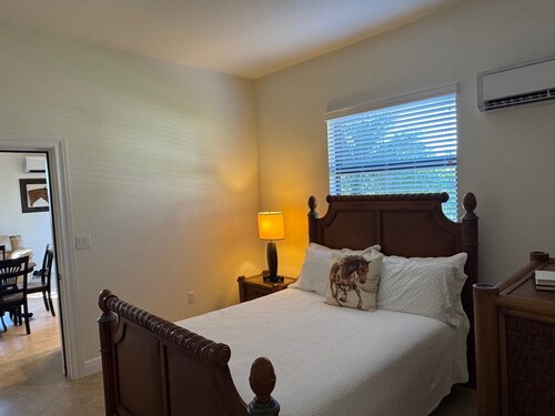 Equestrian 1-bedroom apartment in Wellington approx. 2 mi to WEF