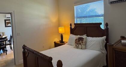 Equestrian 1-bedroom apartment in Wellington approx. 2 mi to WEF