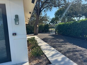 Exterior detail - Equestrian 1-bedroom apartment in Wellington approx. 2 mi to WEF (Wellington)