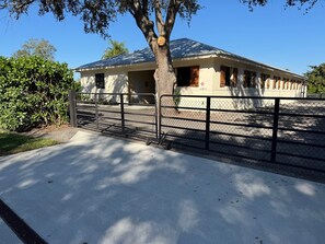 Exterior - Equestrian 1-bedroom apartment in Wellington approx. 2 mi to WEF (Wellington)