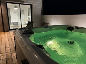 Bañera de hidromasaje exterior