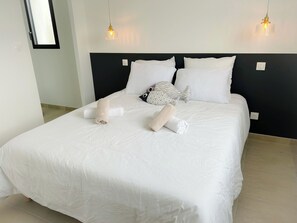 4 habitaciones, tabla de planchar con plancha, wifi y ropa de cama 