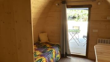 WiFi, bed sheets