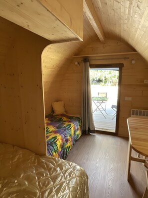 WiFi, bed sheets