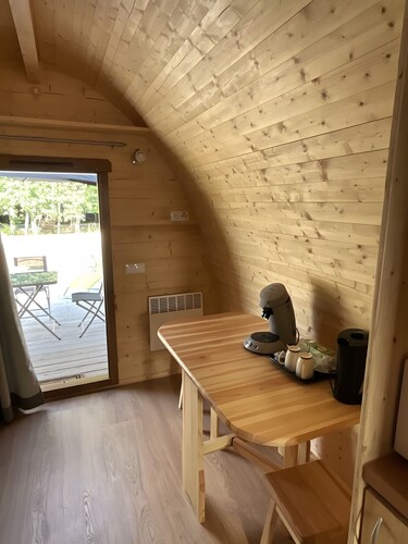 Cabane « Forestière en bois » avec terrasse privée, jardin privé et Wi-Fi