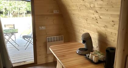 Cabane « ForestiÚre en bois » avec terrasse privée, jardin privé et Wi-Fi