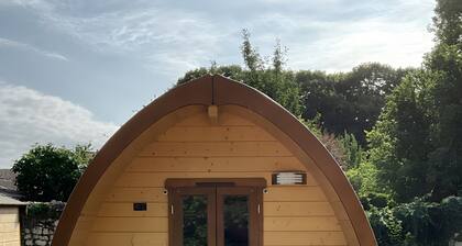 Woodland Cabin with Private Terrace, Garden & Wi-Fi