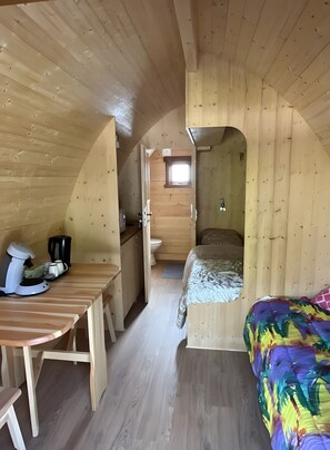 WiFi, bed sheets - Woodland Cabin with Private Terrace, Garden & Wi-Fi (Villeneuve)