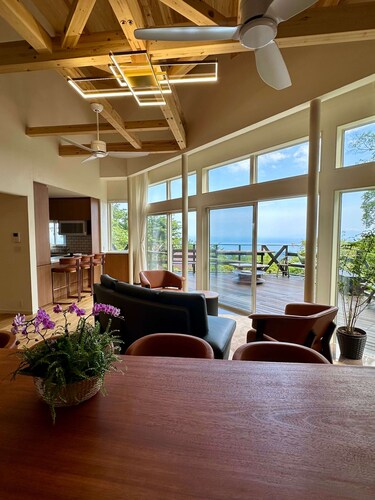 ISANA Panorama Villa - Hotsprings, Ocean views, BBQ & Pizza Oven, near Mt Omuro.