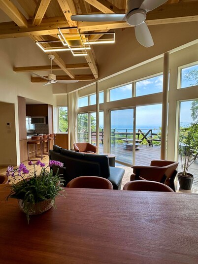 ISANA Panorama Villa - Hotsprings, Ocean views, BBQ & Pizza Oven, near Mt Omuro.