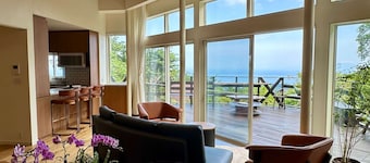 ISANA Panorama Villa - Hotsprings, Ocean views, BBQ & Pizza Oven, near Mt Omuro.