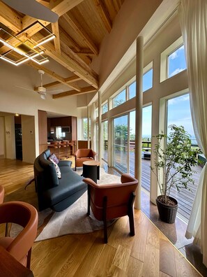 Interior - ISANA Panorama Villa - Hotsprings, Ocean views, BBQ & Pizza Oven, near Mt Omuro. (Itō)